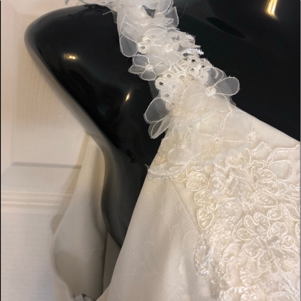 Brand New VERA WANG Stunning Designer Wedding Dress, Size 12